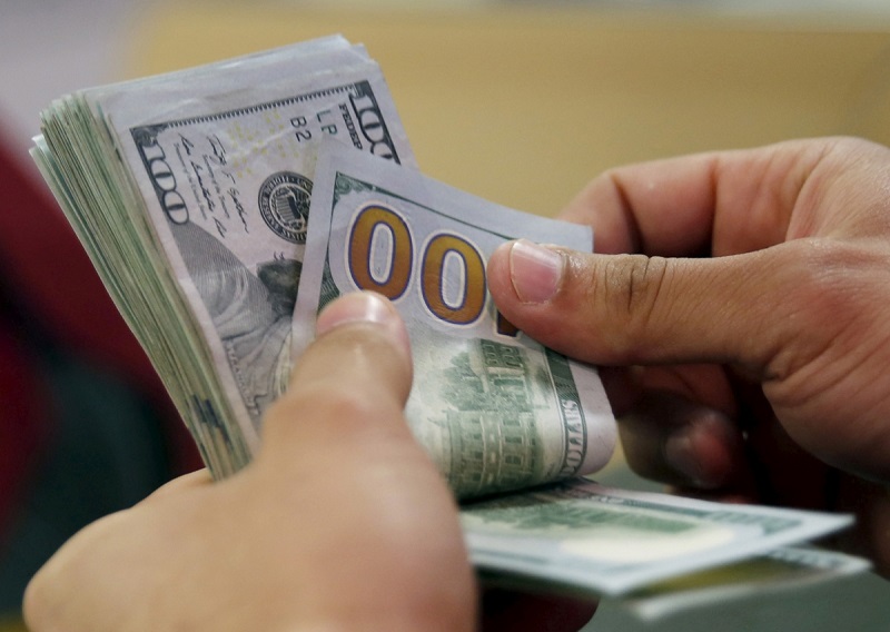 للمصريين بالخارج.. اعرف كيفية تحويل الأموال إلى مص